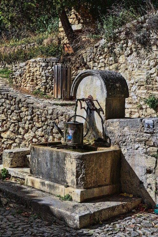 decoration-jardin-fontaine-auge-pierre-ancienne