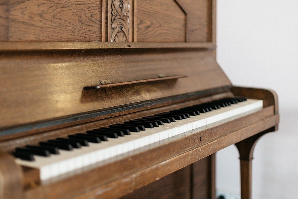 instruments-musique-piano-droit-ancien