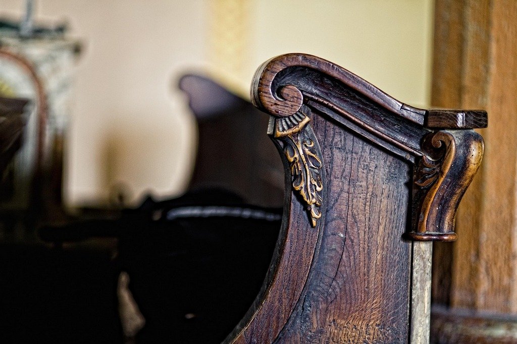 mobilier-chaises-anciennes-bois-sculpte